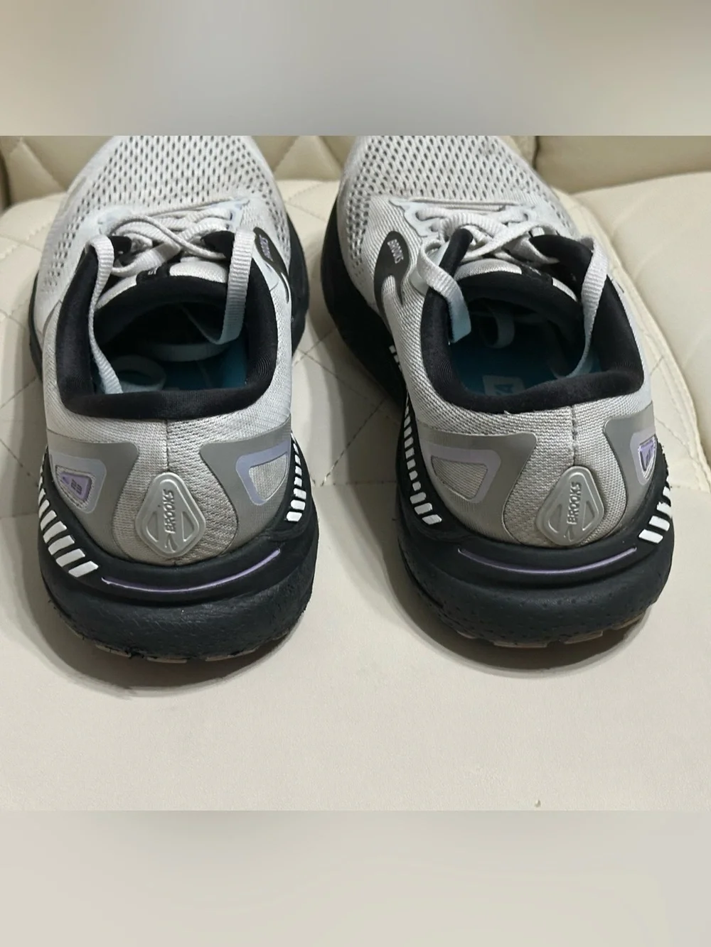 Brooks Adrenaline GTS 23 Wide running shoes size 8.5 wide gray